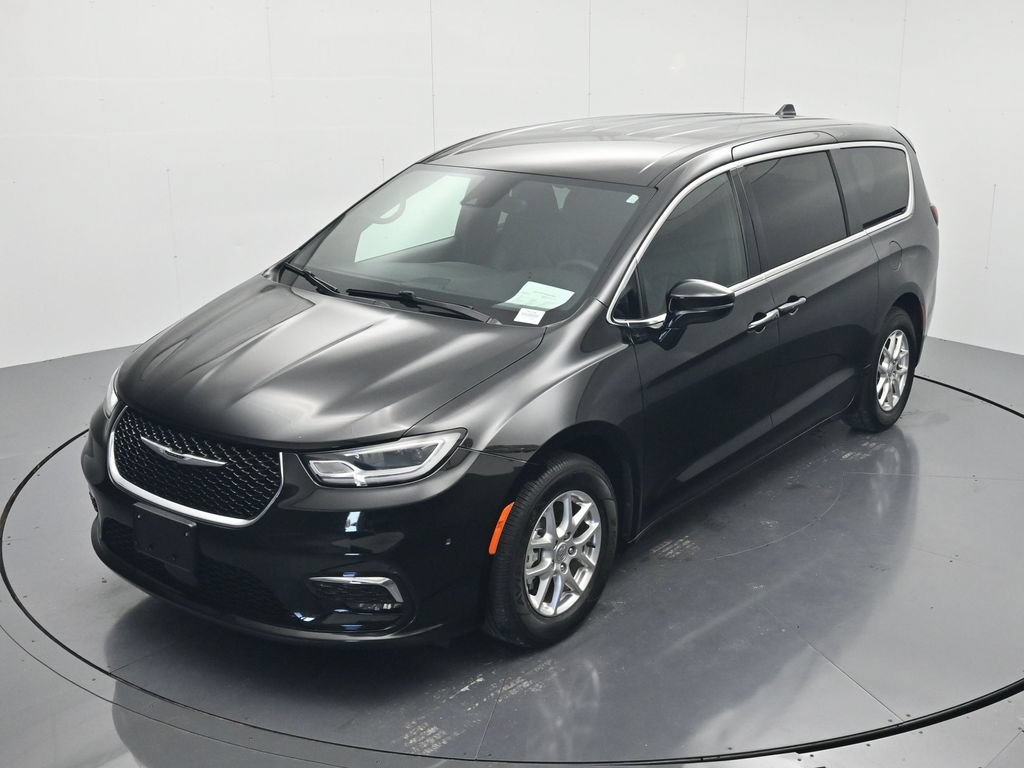 Used 2025 Chrysler Pacifica Select FWD image 28