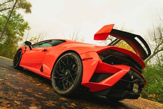 Used 2022 Lamborghini Huracan STO RWD image 42