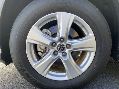 Used 2024 Toyota Highlander LE image 43