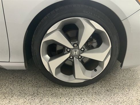 Used 2019 Honda Accord Touring image 12