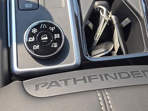 New 2025 Nissan Pathfinder SL image 21