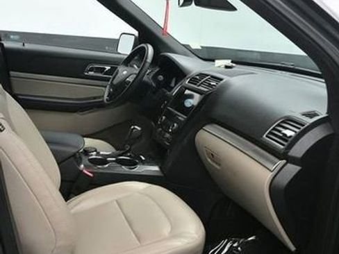 Used 2019 Ford Explorer XLT w/ Equipment Group 202A AWD/4WD image 10
