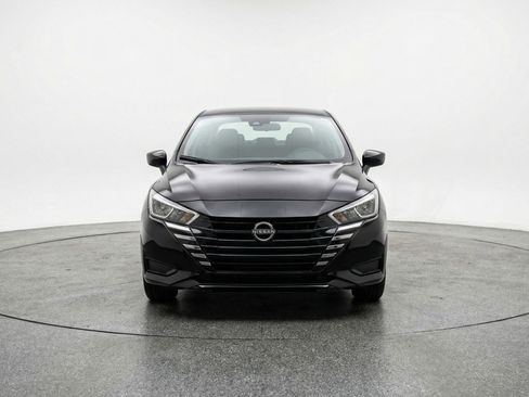 Used 2025 Nissan Versa SV image 2