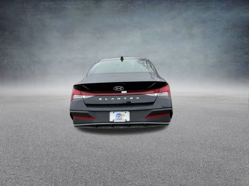 Certified 2025 Hyundai Elantra Sport image 20