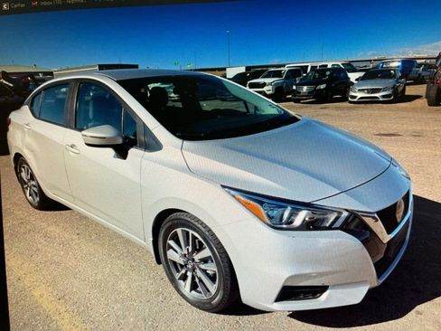 Used 2020 Nissan Versa SV FWD image 1