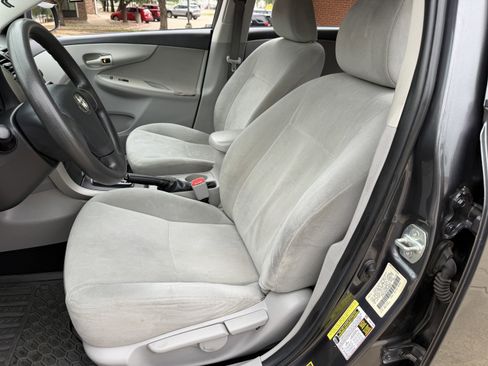 Used 2012 Toyota Corolla L FWD image 19