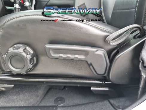 Used 2022 Jeep Wrangler Unlimited Sahara AWD/4WD image 14