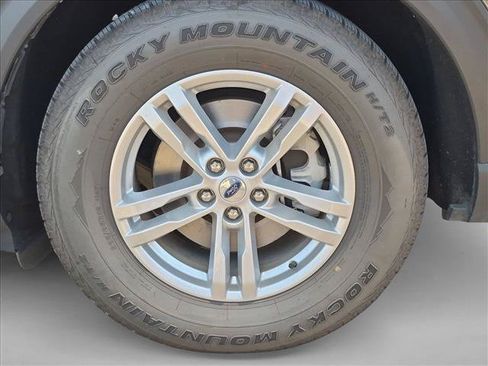 Certified 2023 Ford Explorer XLT RWD image 22