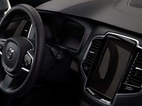 Used 2024 Volvo XC90 B6 Ultimate w/ Lounge Package image 21