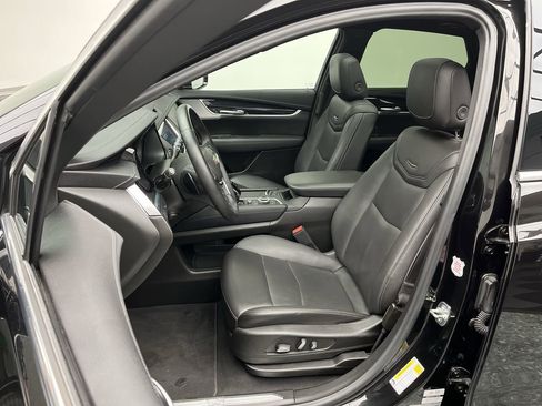 Certified 2025 Cadillac XT5 Premium Luxury image 11