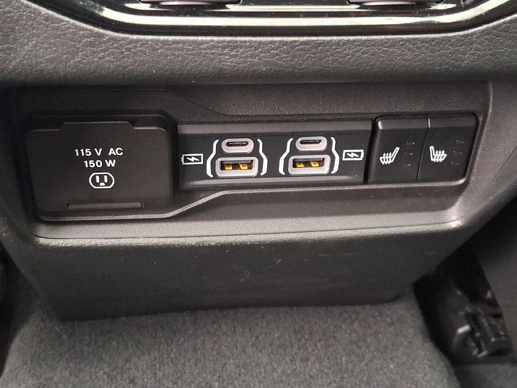 Used 2025 Jeep Grand Cherokee Limited w/ Luxury Tech Group II AWD/4WD image 14