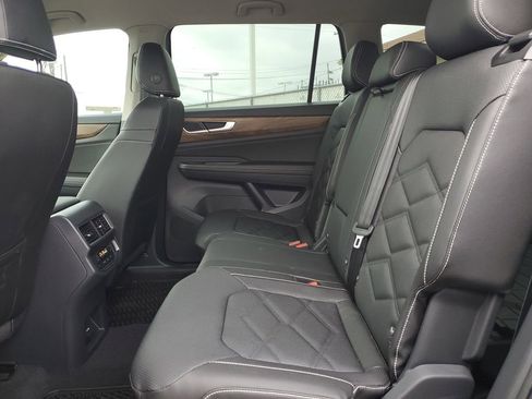New 2026 Volkswagen Atlas SE FWD image 8