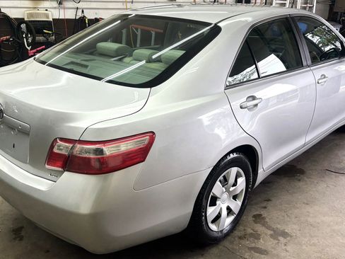 Used 2009 Toyota Camry LE FWD image 5