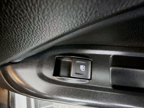 Used 2018 GMC Canyon Denali image 30