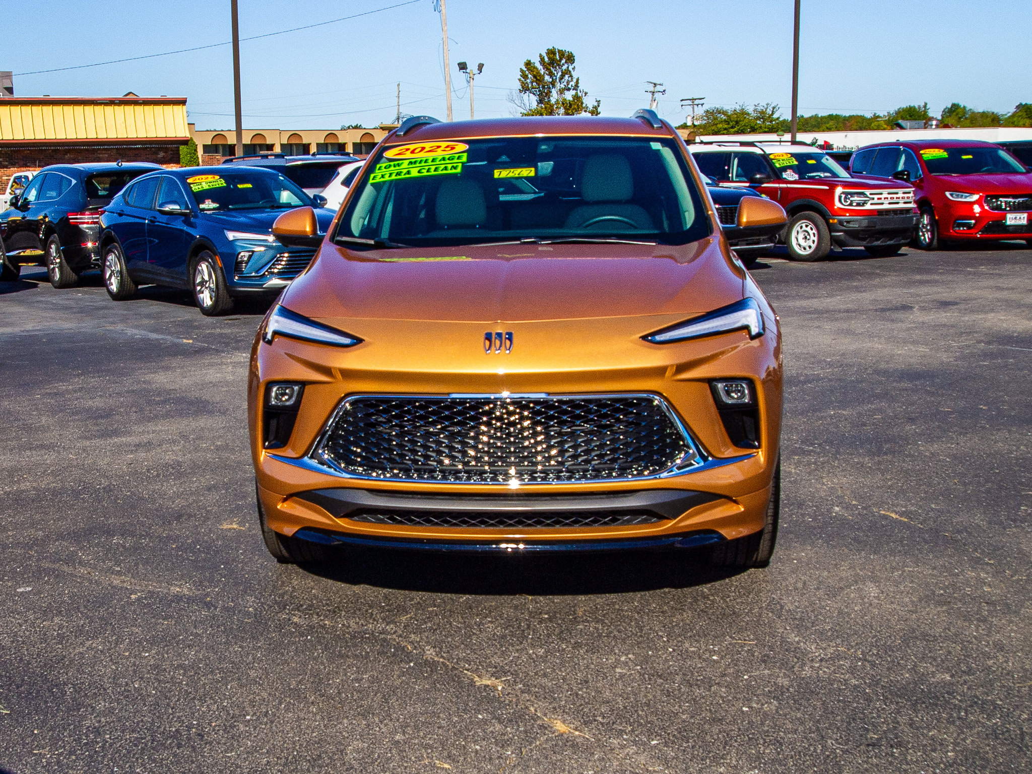 Used 2025 Buick Encore GX Avenir w/ Avenir Technology Package FWD image 2