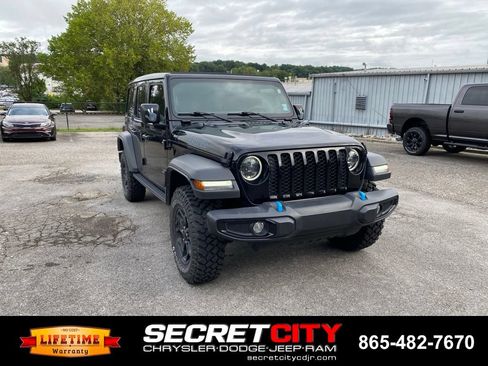 Used 2023 Jeep Wrangler Unlimited w/ Sun & Screen Package AWD/4WD image 3