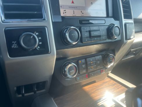 Used 2019 Ford F150 Lariat image 28