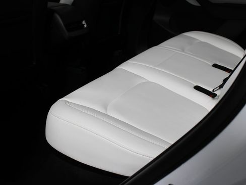 Used 2021 Tesla Model Y Long Range image 21