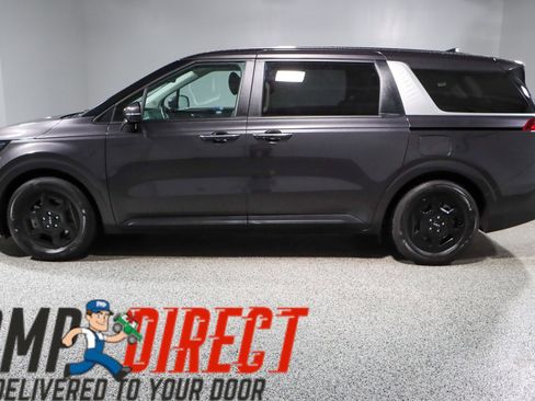 Used 2025 Kia Carnival image 10