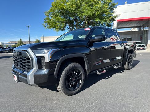 Used 2023 Toyota Tundra Limited w/ TRD Off-Road Package AWD/4WD image 5