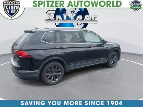 Used 2023 Volkswagen Tiguan SE w/ Panoramic Sunroof Package image 9