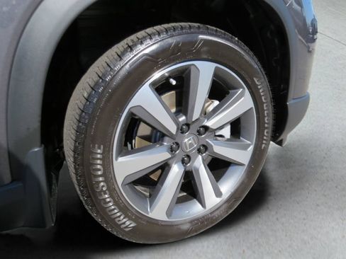 Used 2025 Honda Pilot Elite image 12