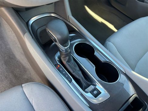 Used 2022 Chevrolet Malibu LT image 18