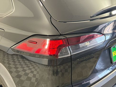 Used 2024 Toyota Corolla Cross AWD Hybrid w/ Moonroof Package image 36