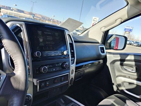 Used 2021 Nissan Titan SV w/ SV Convenience Package image 16