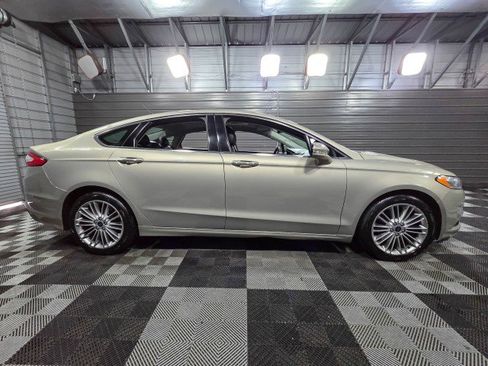 Used 2016 Ford Fusion SE w/ Equipment Group 202A image 9