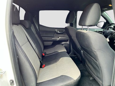 Used 2022 Toyota Tacoma TRD Sport image 25