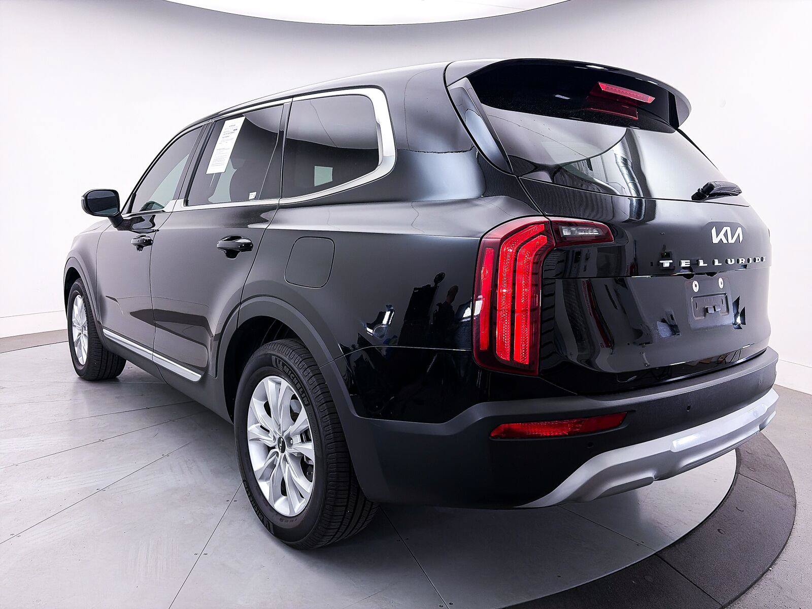 Used 2022 Kia Telluride LX FWD image 12