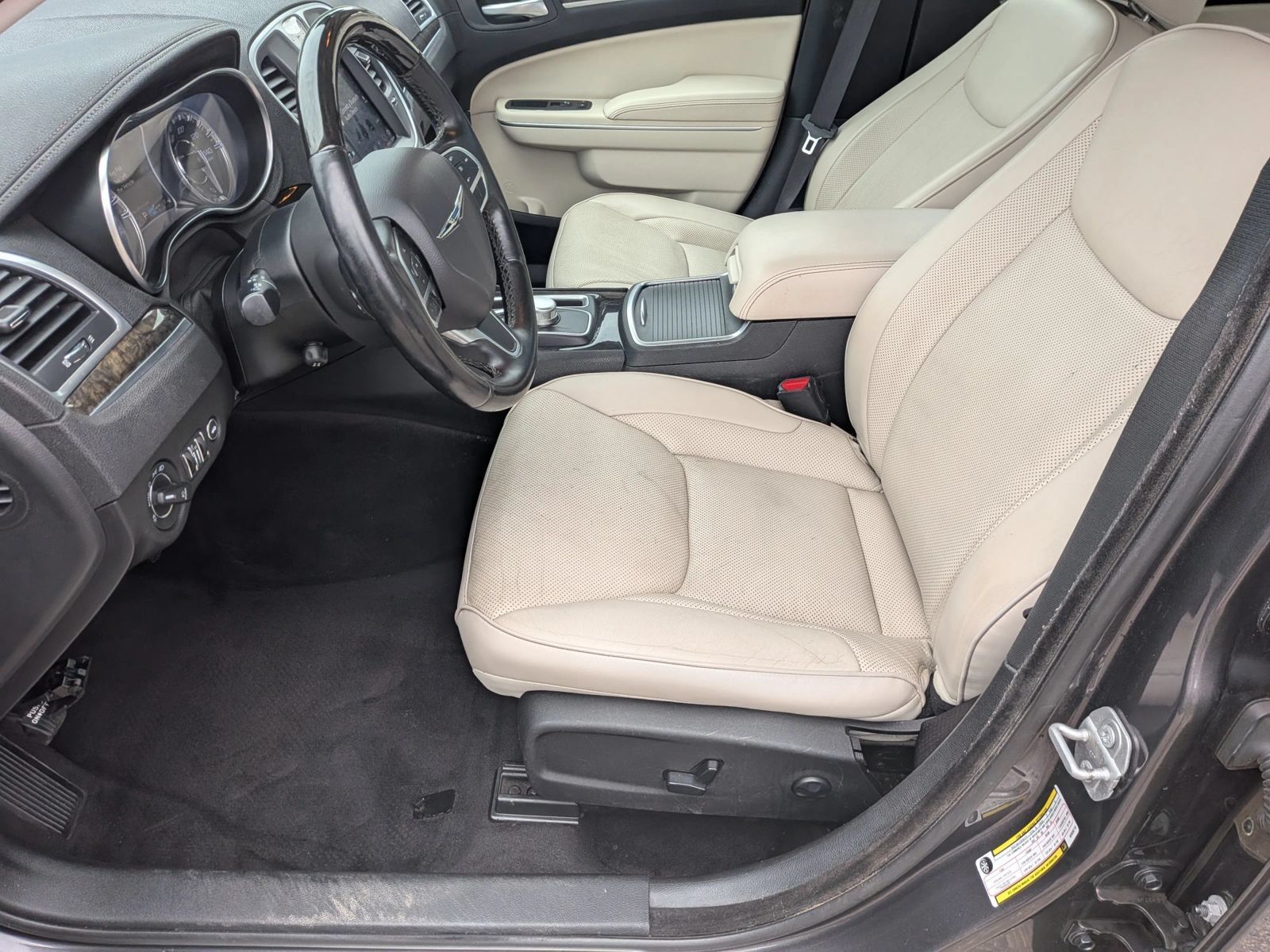 Used 2019 Chrysler 300 Limited RWD image 21