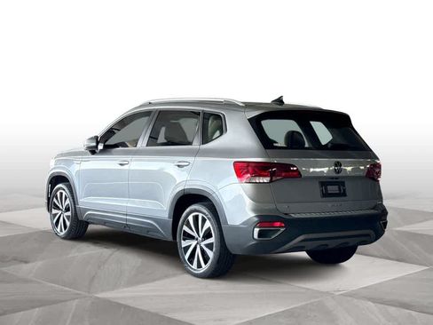 Used 2023 Volkswagen Taos SE FWD image 6