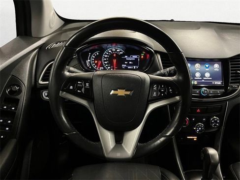 Used 2020 Chevrolet Trax LT w/ Sun & Sound Package image 13
