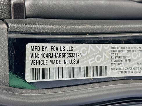 Used 2023 Jeep Grand Cherokee Laredo AWD/4WD image 29
