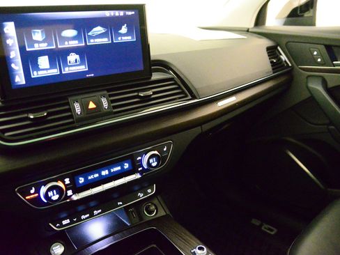Used 2023 Audi Q5 2.0T Premium w/ Convenience Package image 30