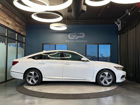 Used 2018 Honda Accord EX image 2