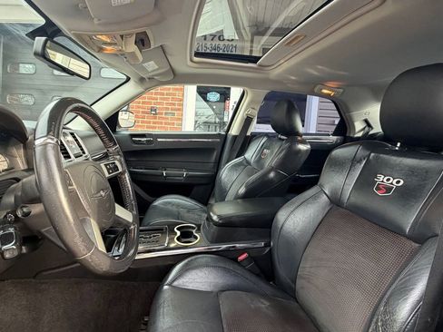Used 2010 Chrysler 300 S image 9