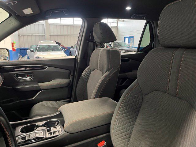 Used 2025 Honda Pilot Sport image 23