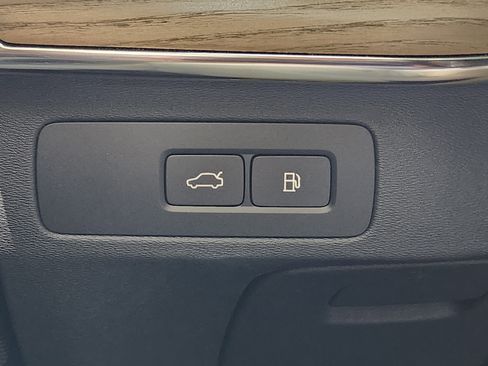 New 2025 Volvo XC90 T8 Plus w/ Protection Package Premier image 25