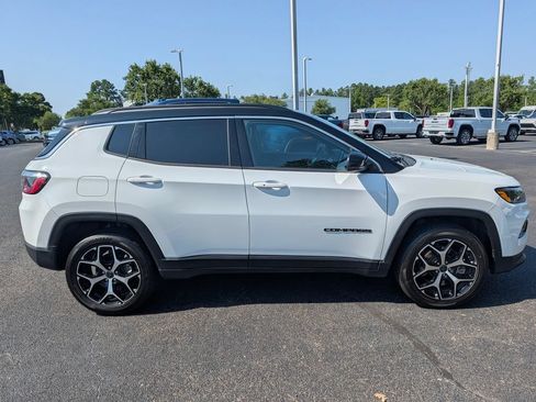 Used 2025 Jeep Compass Limited AWD/4WD image 9