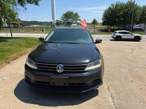 Used 2017 Volkswagen Jetta SE FWD image 1