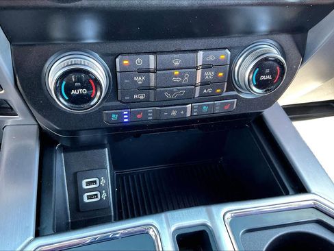 Used 2019 Ford F150 Platinum w/ Equipment Group 701A Luxury AWD/4WD image 32