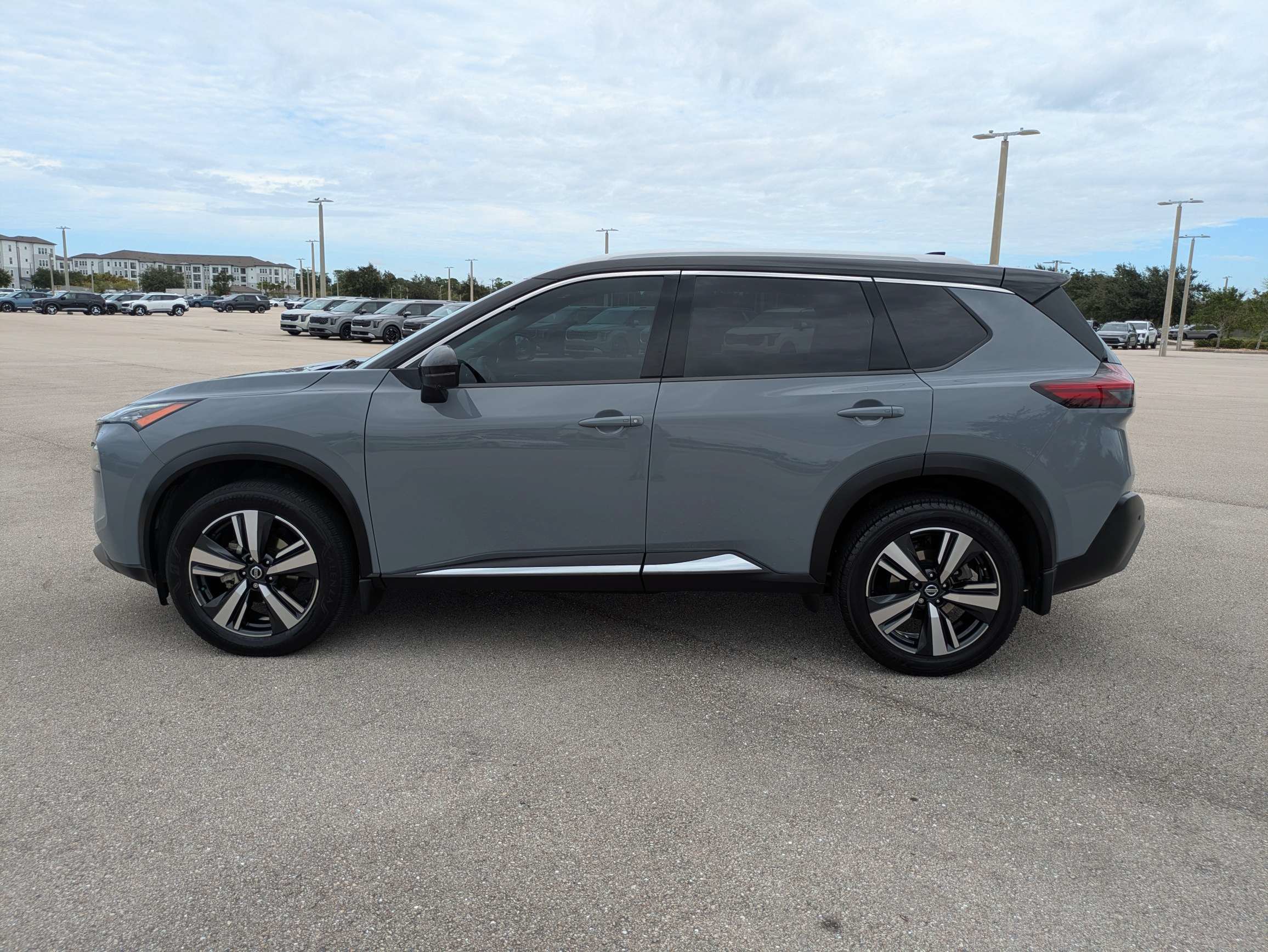 Used 2021 Nissan Rogue SL w/ Premium Package FWD image 7