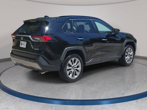 Used 2022 Toyota RAV4 Limited FWD image 5