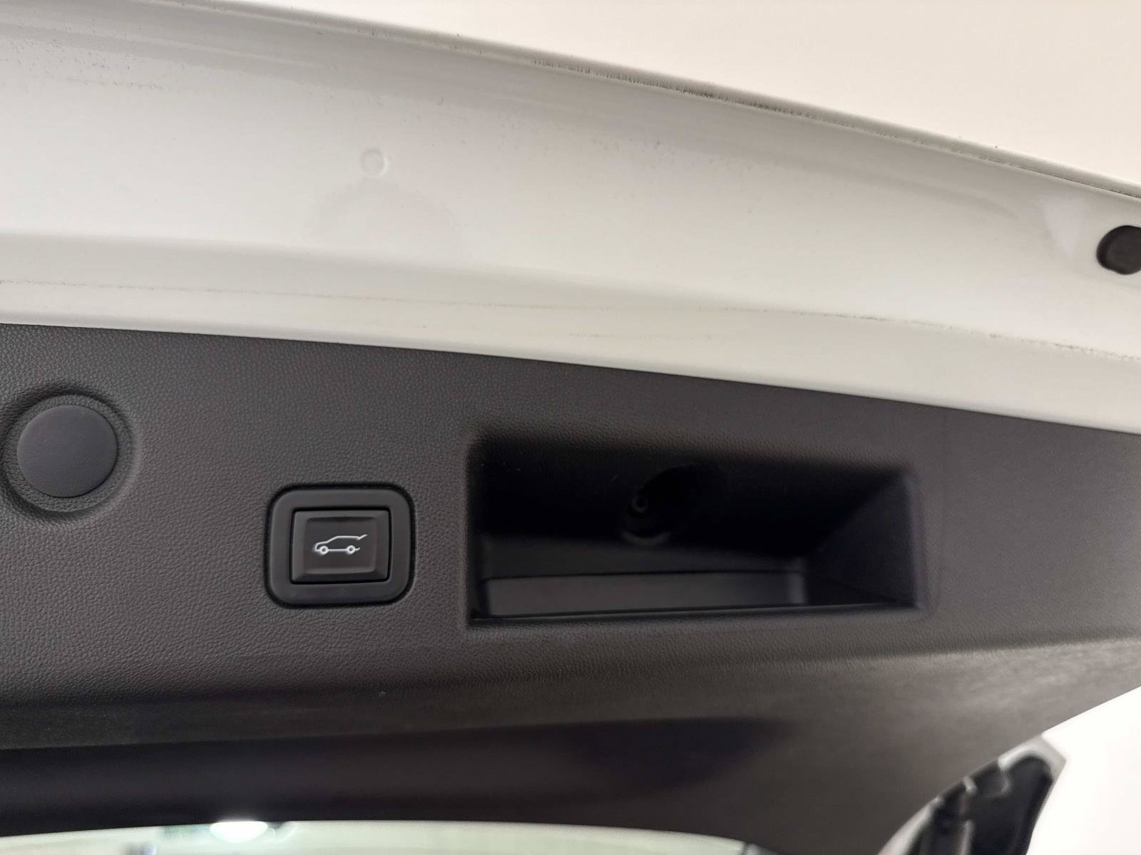 Used 2021 Chevrolet Equinox Premier FWD image 11