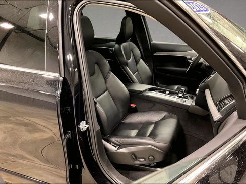 Used 2023 Volvo XC90 B5 Core AWD/4WD image 29