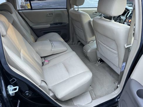 Used 2007 Toyota Highlander 4WD V6 w/ 3rd Row image 19