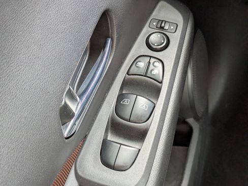 Used 2021 Nissan Kicks SR FWD image 21
